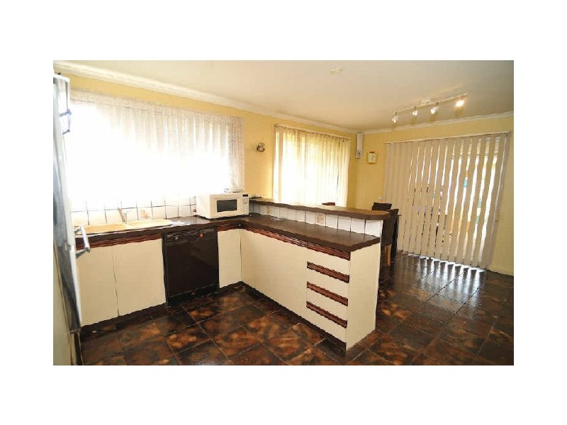 42 Meadow Wood Walk, Narre Warren VIC 3805