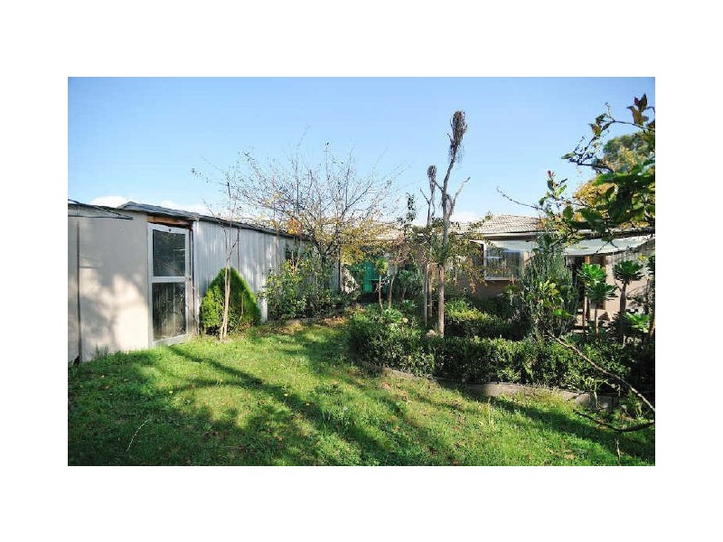 42 Meadow Wood Walk, Narre Warren VIC 3805