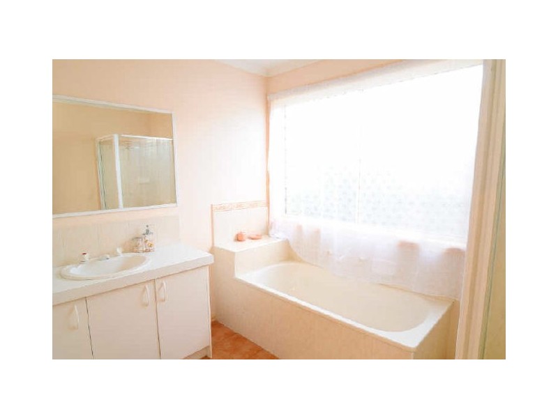 10 Aquamarine Court, Hampton Park VIC 3976