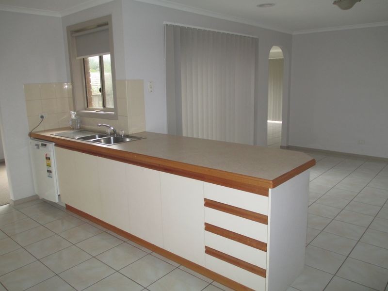 16 Pauline Court, Hallam VIC 3803