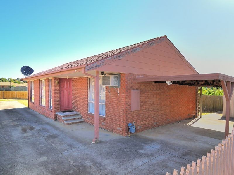 2/79 Oaktree Drive, Hampton Park VIC 3976