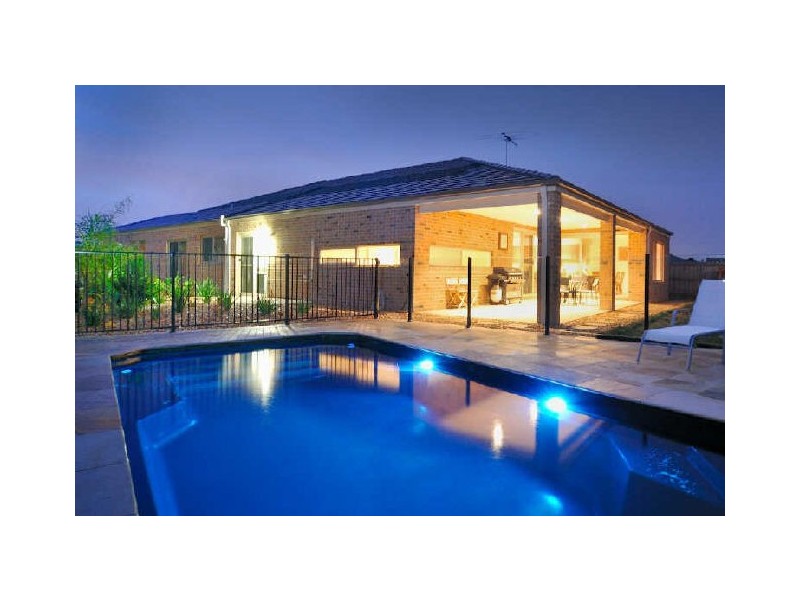 11 Skipperstone Glenn, Narre Warren South VIC 3805