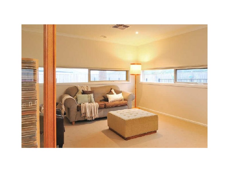 11 Skipperstone Glenn, Narre Warren South VIC 3805