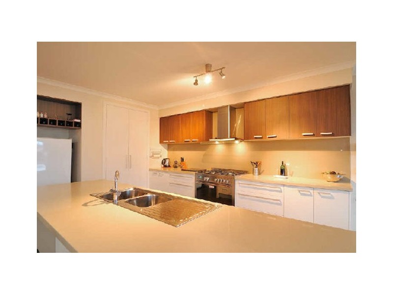 11 Skipperstone Glenn, Narre Warren South VIC 3805