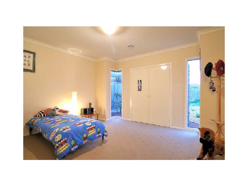 11 Skipperstone Glenn, Narre Warren South VIC 3805