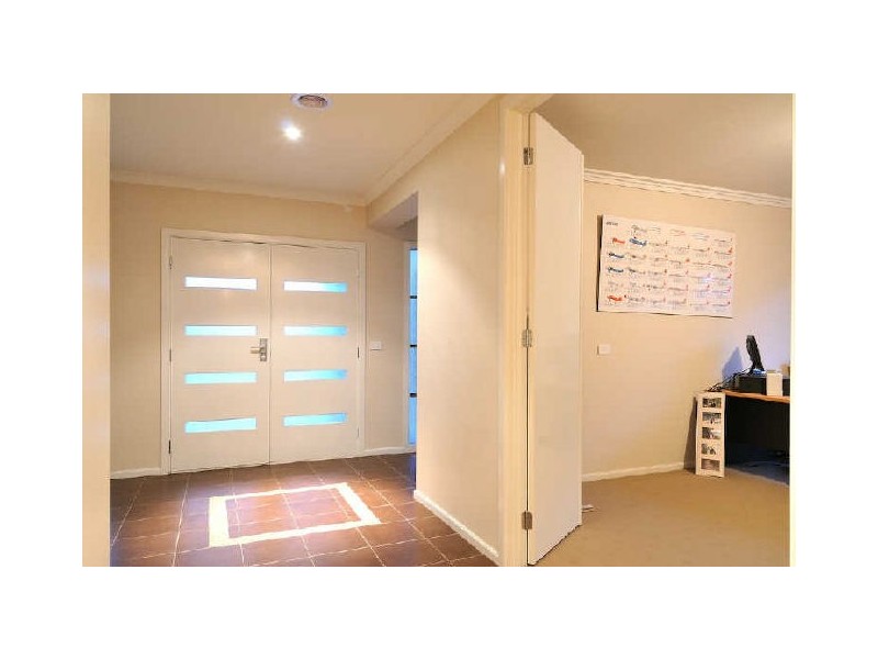 11 Skipperstone Glenn, Narre Warren South VIC 3805