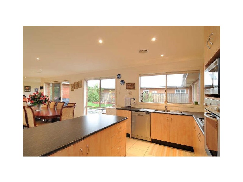 25 Ratcliffe Way, Lynbrook VIC 3975