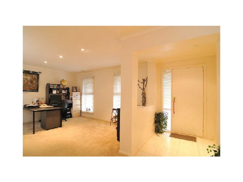 25 Ratcliffe Way, Lynbrook VIC 3975