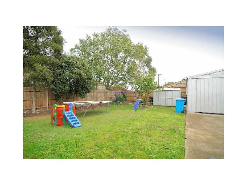 7 Valma Avenue, Cranbourne VIC 3977