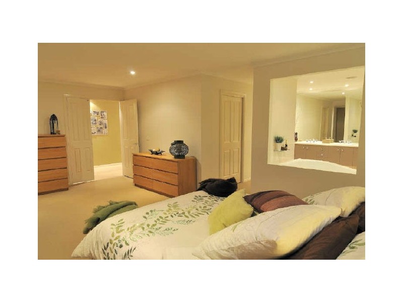 25 Red Oak Terrace, Lyndhurst VIC 3975