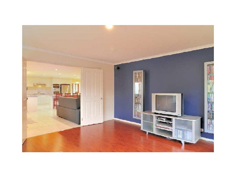 42 Cato Parkway, Lynbrook VIC 3975