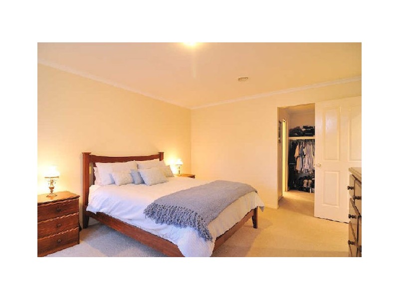 42 Cato Parkway, Lynbrook VIC 3975