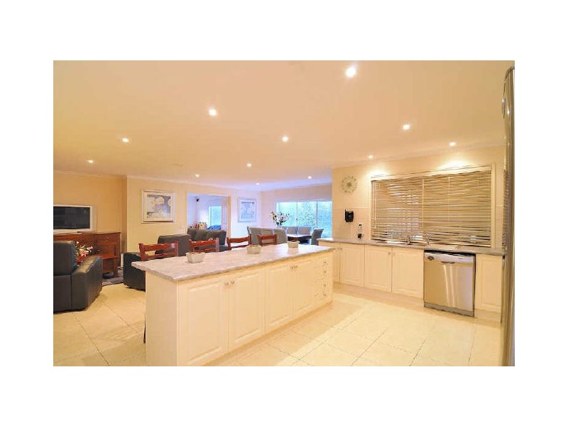42 Cato Parkway, Lynbrook VIC 3975