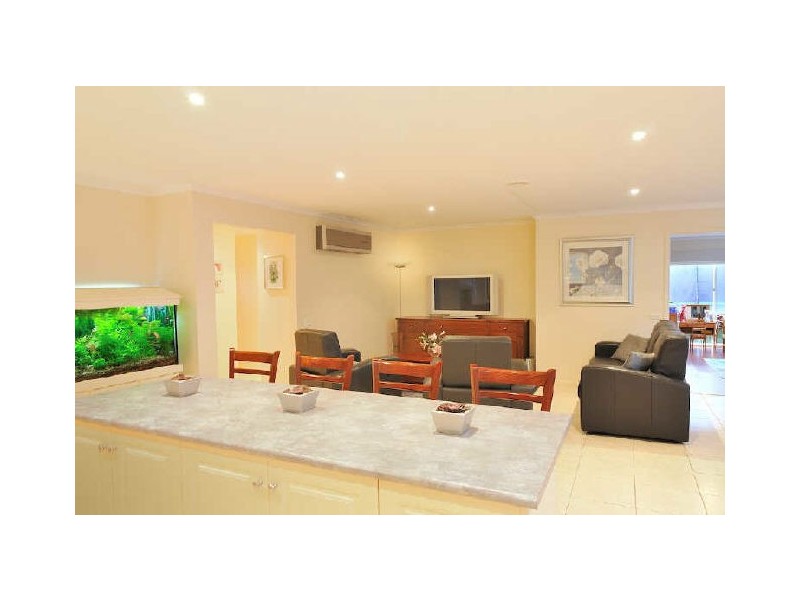 42 Cato Parkway, Lynbrook VIC 3975