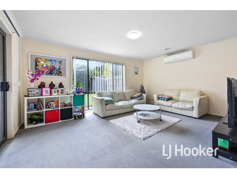 10 Providence Drive, Cranbourne West VIC 3977