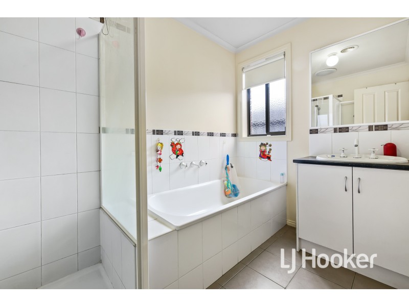 10 Providence Drive, Cranbourne West VIC 3977