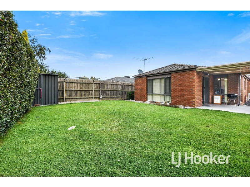 10 Providence Drive, Cranbourne West VIC 3977
