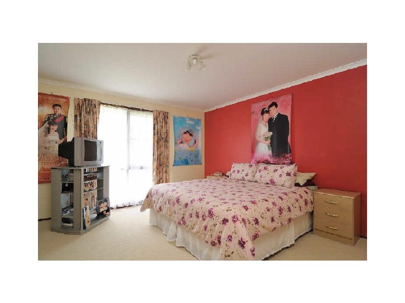 13 Edeys Run, Hampton Park VIC 3976