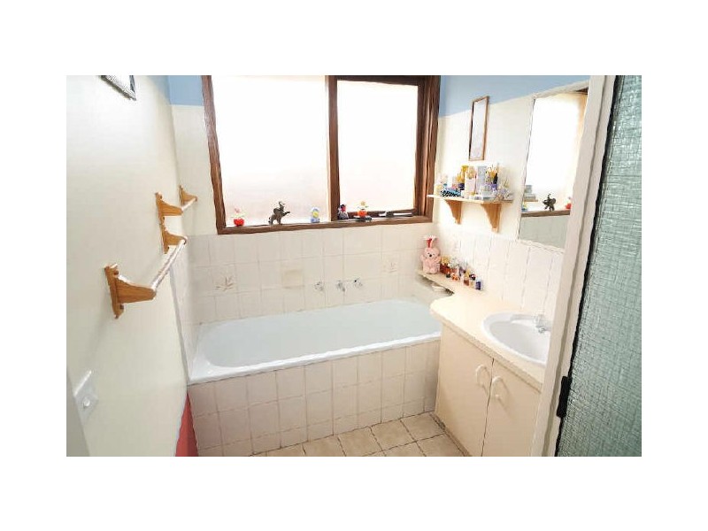 13 Edeys Run, Hampton Park VIC 3976