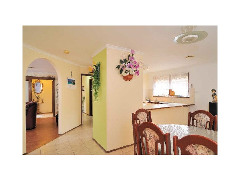 13 Edeys Run, Hampton Park VIC 3976