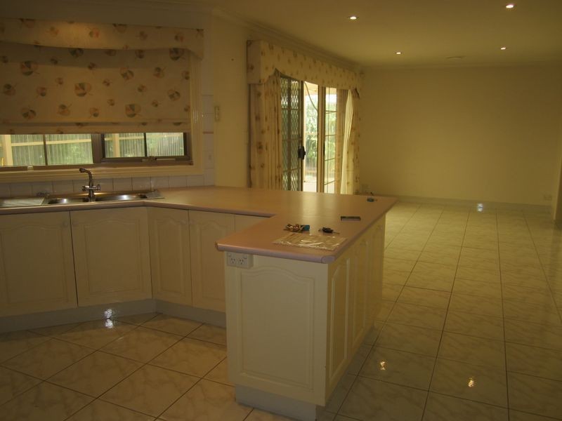 118 Warana Drive, Hampton Park VIC 3976