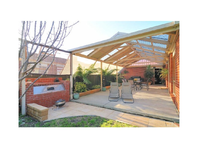 16 Summit Court, Hampton Park VIC 3976