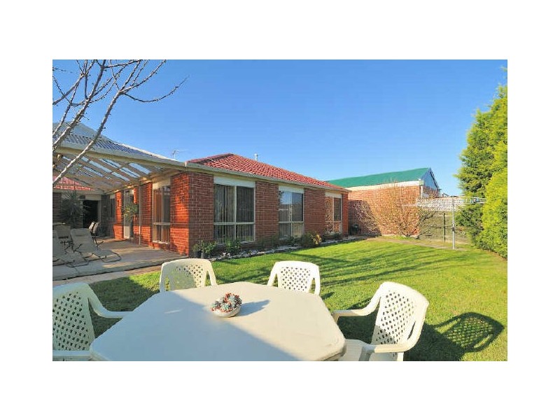 16 Summit Court, Hampton Park VIC 3976