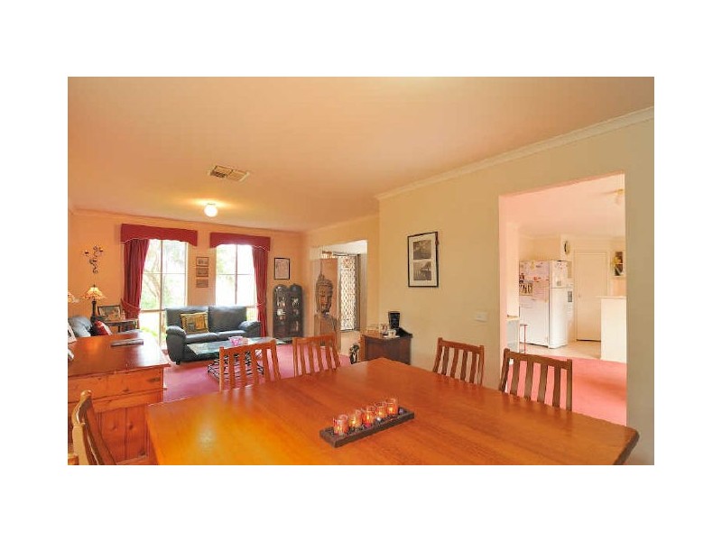 18 Pelican Court, Narre Warren South VIC 3805