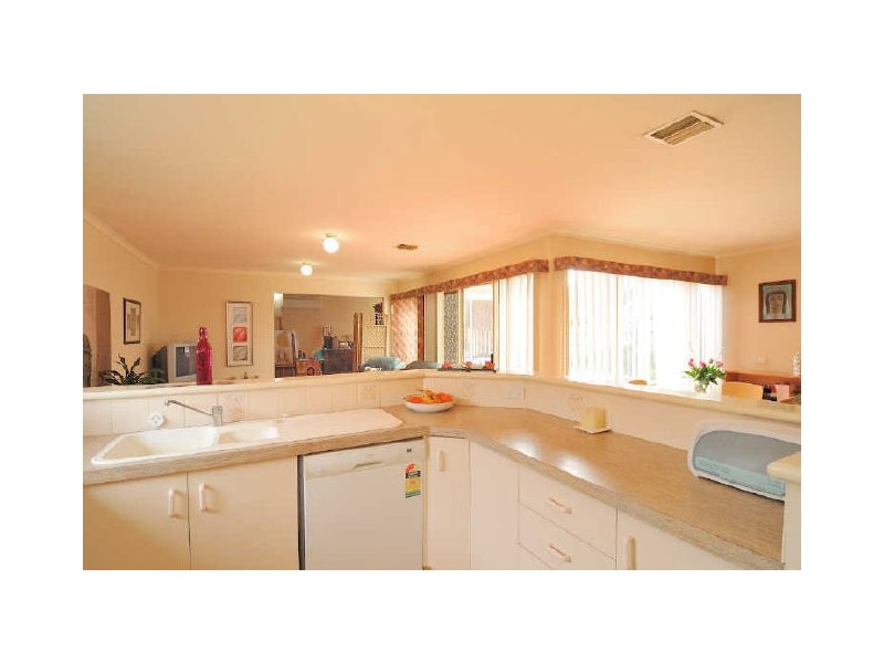 18 Pelican Court, Narre Warren South VIC 3805