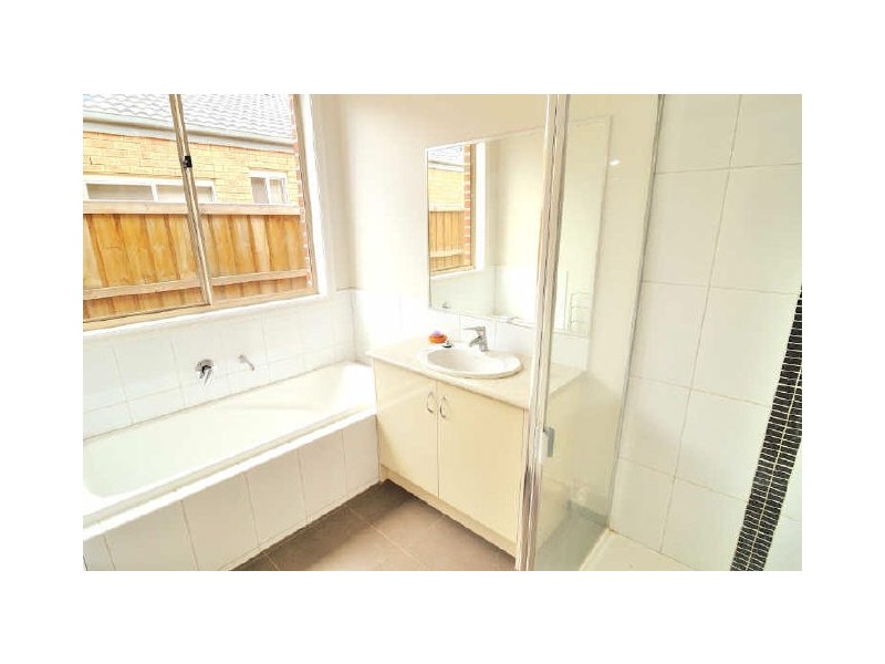 11 Desert Rose Court, Cranbourne VIC 3977