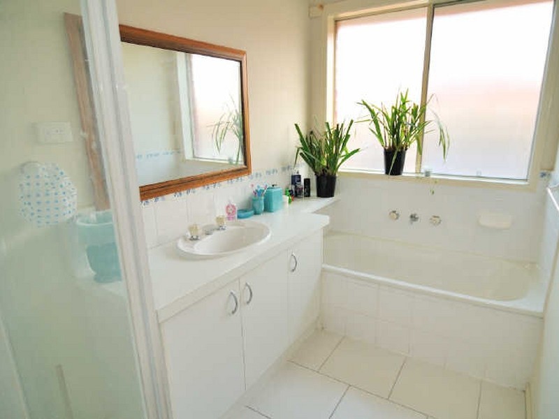 2 Elpara Way, Hampton Park VIC 3976