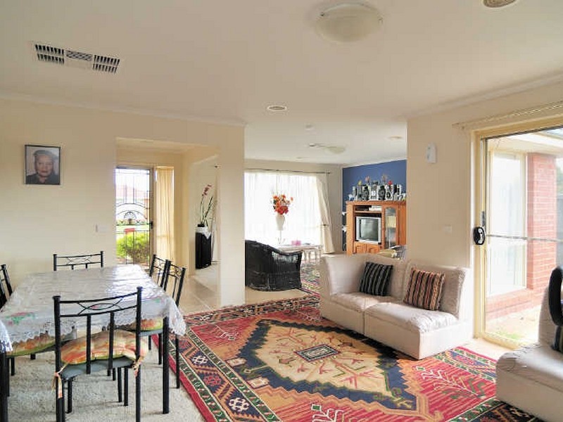 2 Elpara Way, Hampton Park VIC 3976