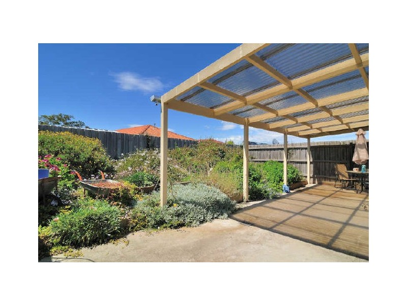 8 Elanora Way, Hampton Park VIC 3976