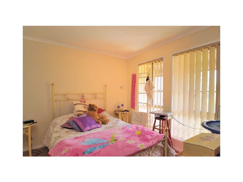 8 Elanora Way, Hampton Park VIC 3976