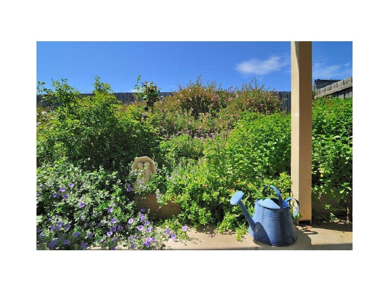 8 Elanora Way, Hampton Park VIC 3976