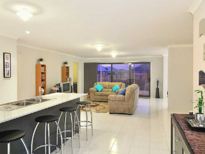 18 Tetrabine Way, Lyndhurst VIC 3975