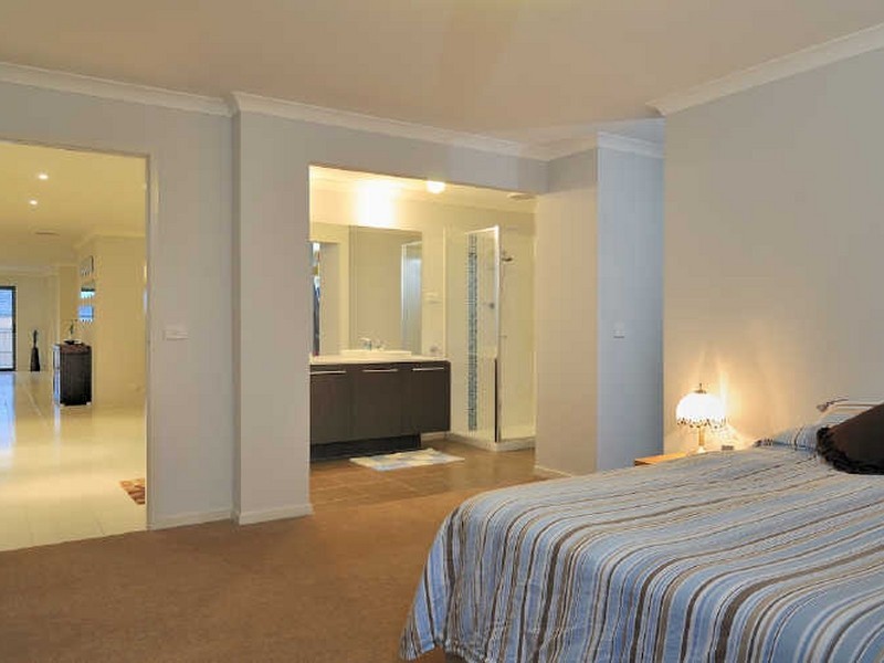 18 Tetrabine Way, Lyndhurst VIC 3975