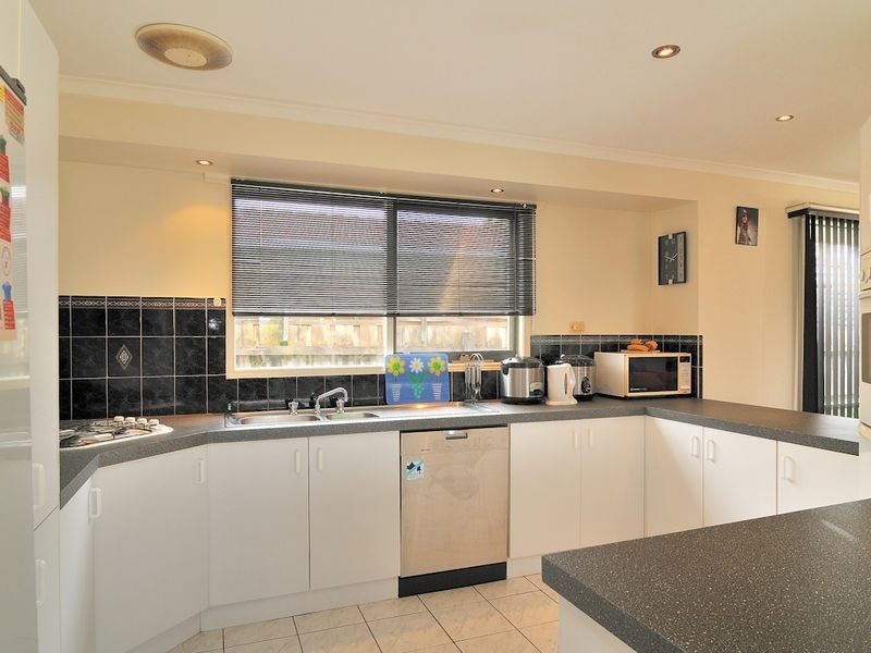 11 Yasmin Court, Hampton Park VIC 3976