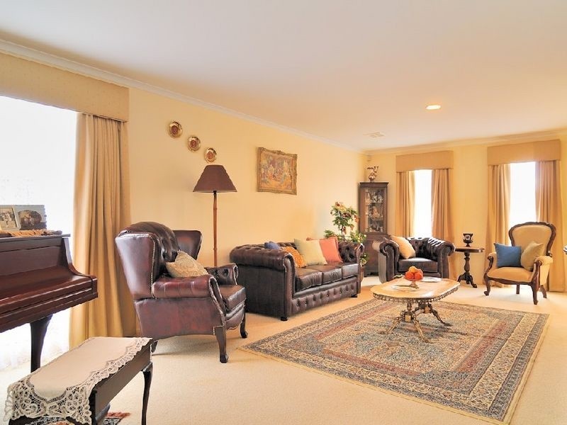 32 Geraldine Drive, Hampton Park VIC 3976