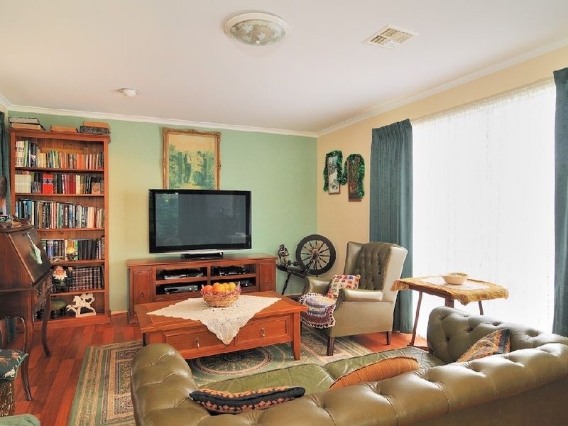 32 Geraldine Drive, Hampton Park VIC 3976