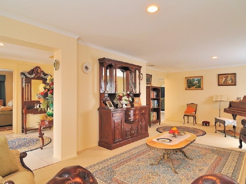 32 Geraldine Drive, Hampton Park VIC 3976