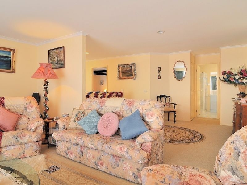 32 Geraldine Drive, Hampton Park VIC 3976