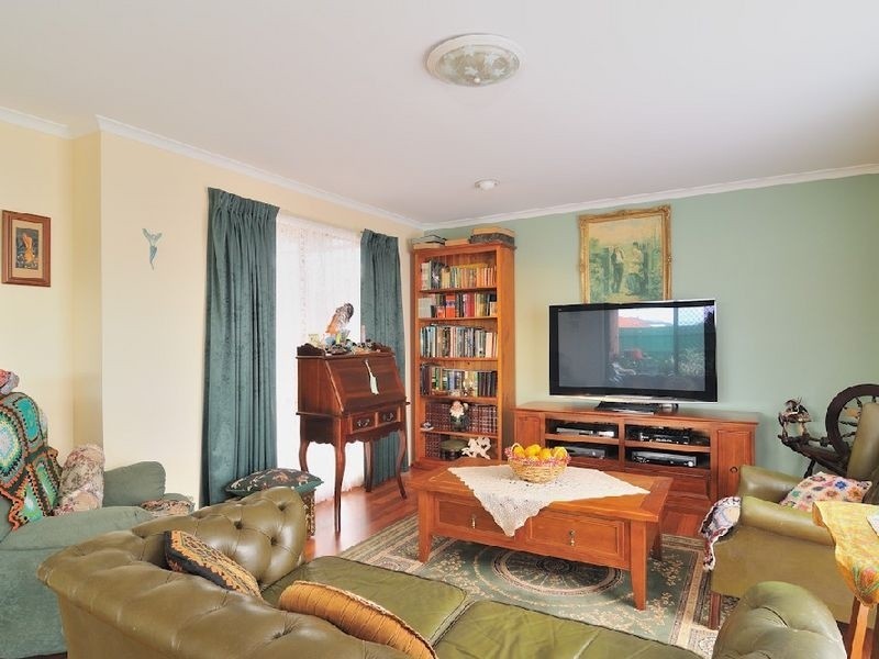 32 Geraldine Drive, Hampton Park VIC 3976