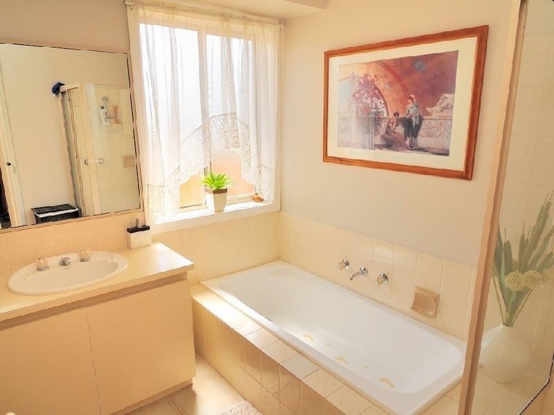 2 Princess Maria Place, Hampton Park VIC 3976