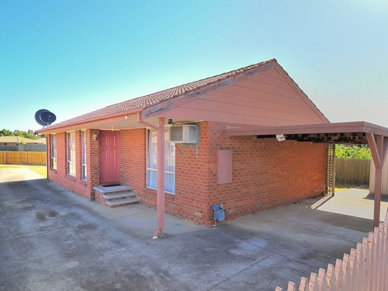 2/79 Oaktree Drive, Hampton Park VIC 3976