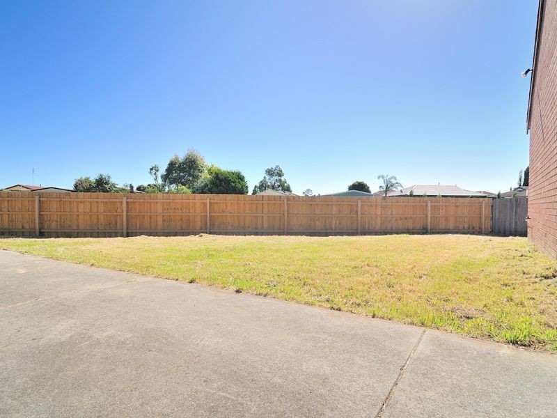 2/79 Oaktree Drive, Hampton Park VIC 3976