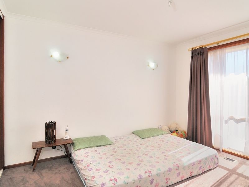 2/79 Oaktree Drive, Hampton Park VIC 3976