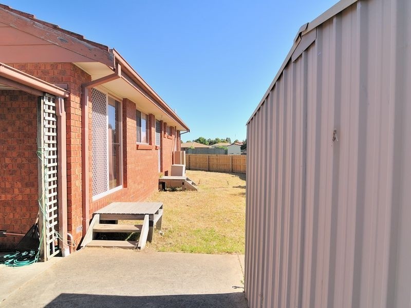 2/79 Oaktree Drive, Hampton Park VIC 3976