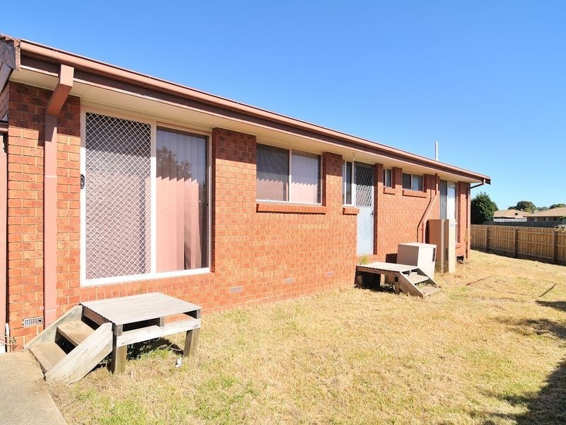 2/79 Oaktree Drive, Hampton Park VIC 3976