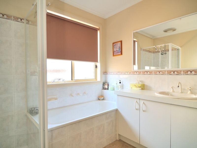 83 Bemersyde Drive, Berwick VIC 3806